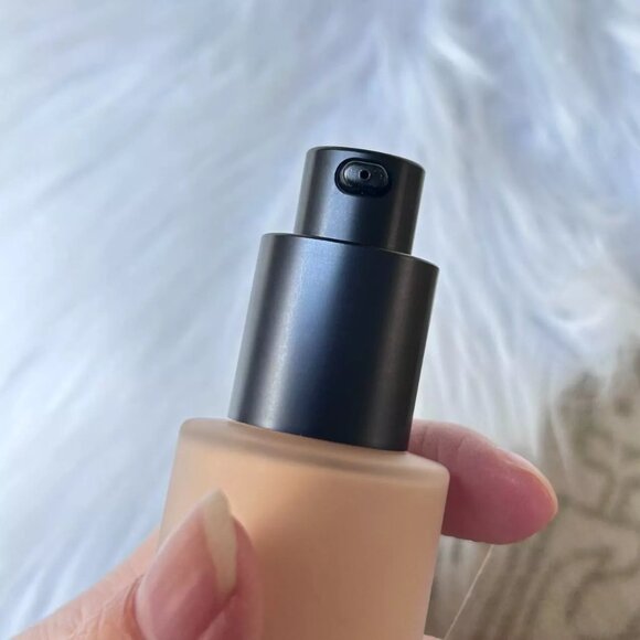 New Bobbi Brown LongWear SPF15 Shine Control Foundation~Neutral Sand~Full Size - Picture 3 of 3